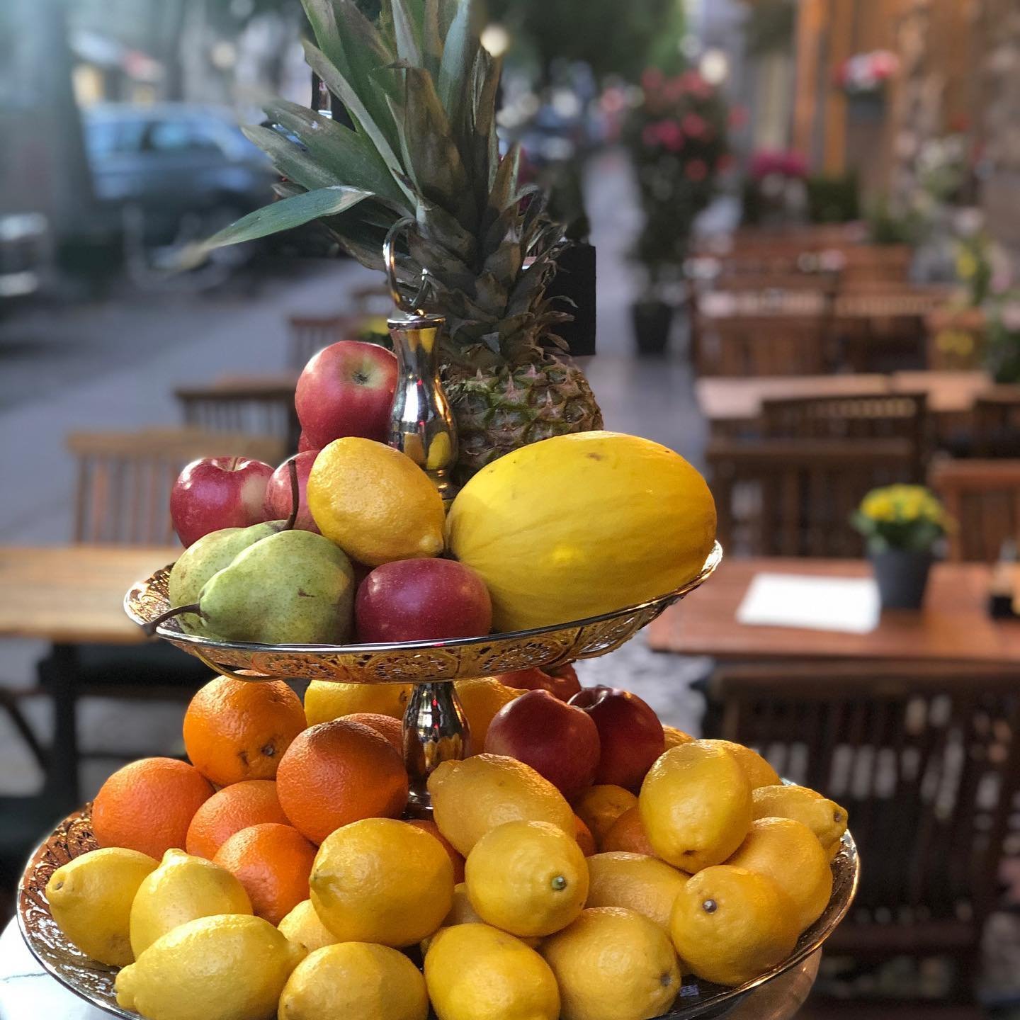 Frische Früchte-Etagère